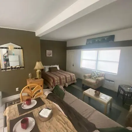 Private Large Studio 19-Directly Across From Beach St. Pete Beach Exterior photo