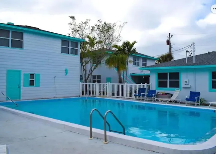 Private Large Studio 19-Directly Across From Beach